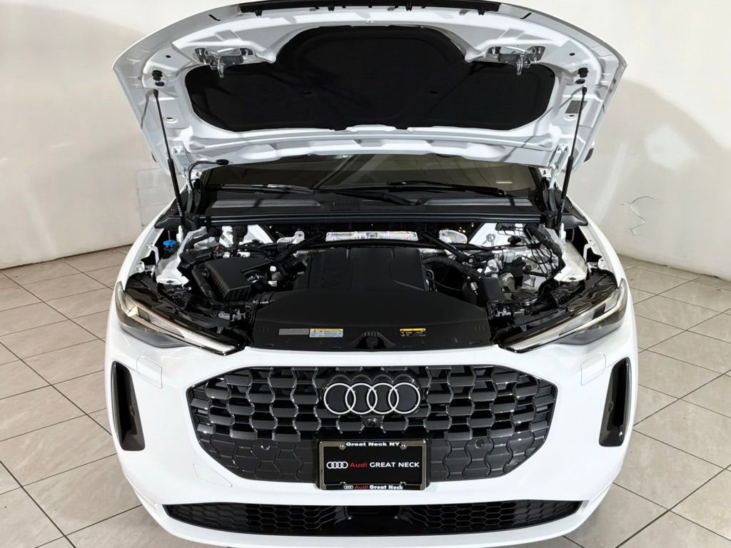 Certified 2025 Audi Q5 Premium w/ Convenience Package image 18