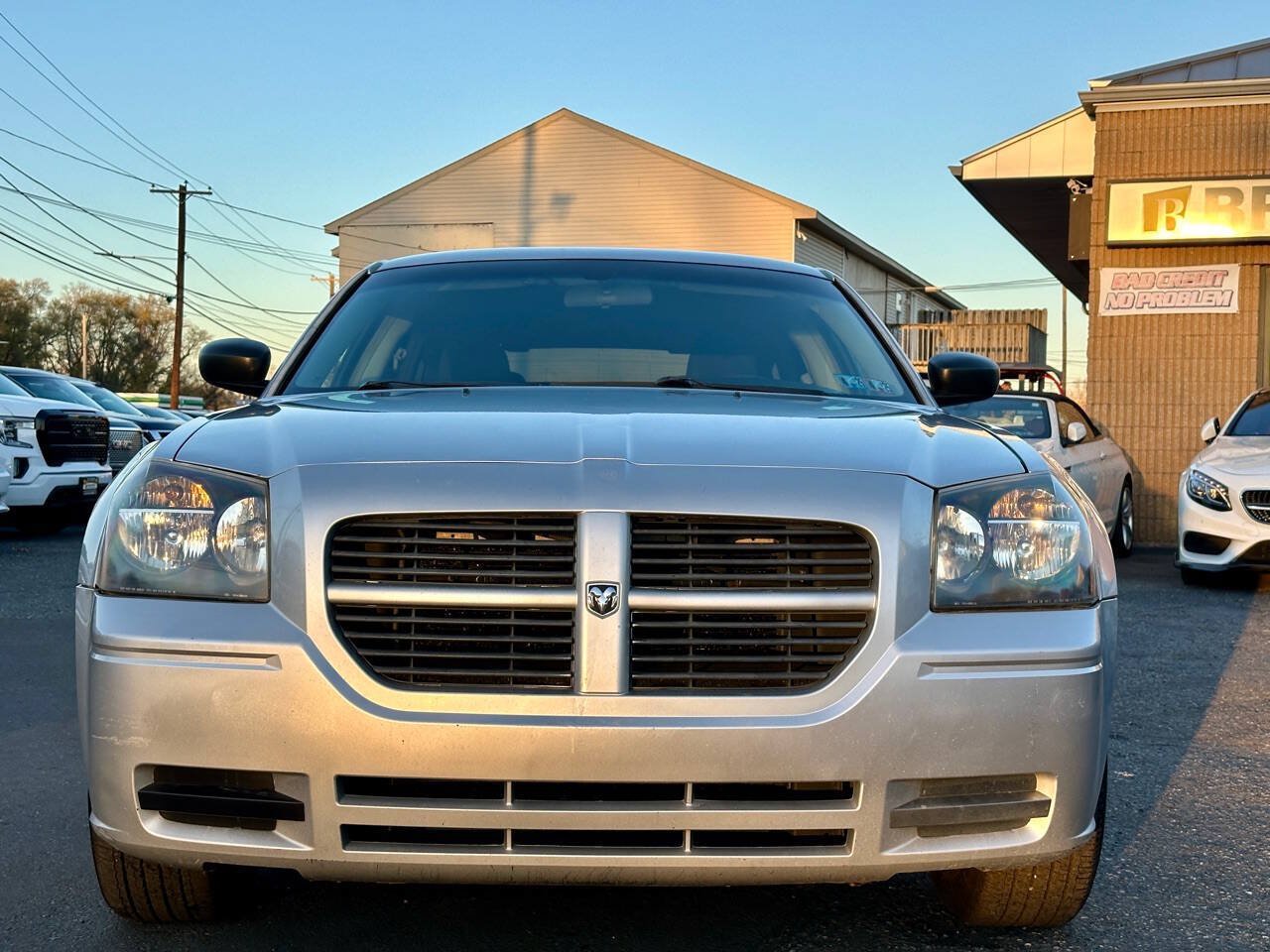 Used 2006 Dodge Magnum SE RWD image 2