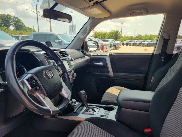 Used 2016 Toyota 4Runner SR5 AWD/4WD image 9