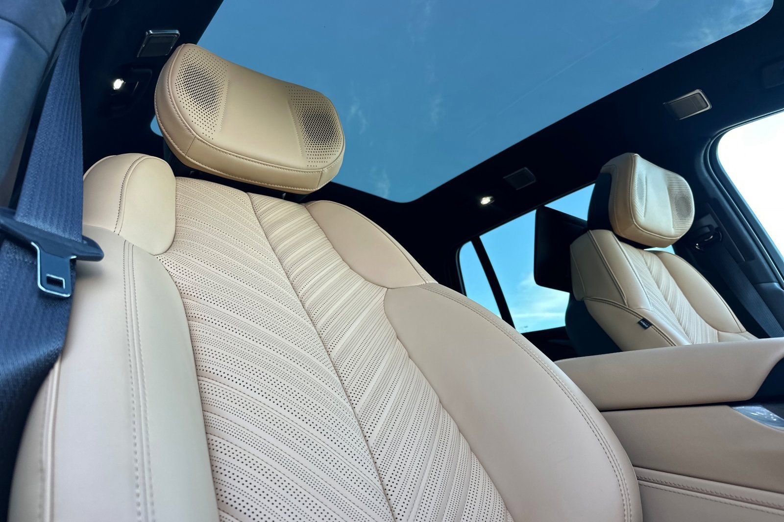 Used 2026 Cadillac Escalade IQ Sport 2 w/ LPO, ONYX Package image 21