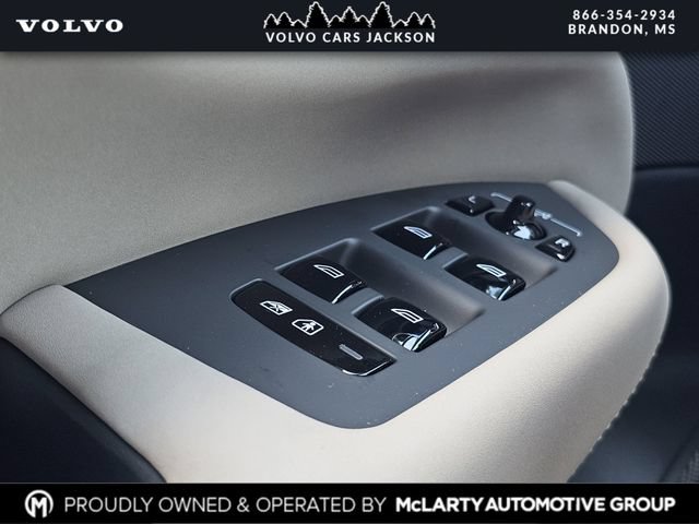 New 2026 Volvo XC90 B6 Plus w/ Protection Package Premier AWD/4WD image 16