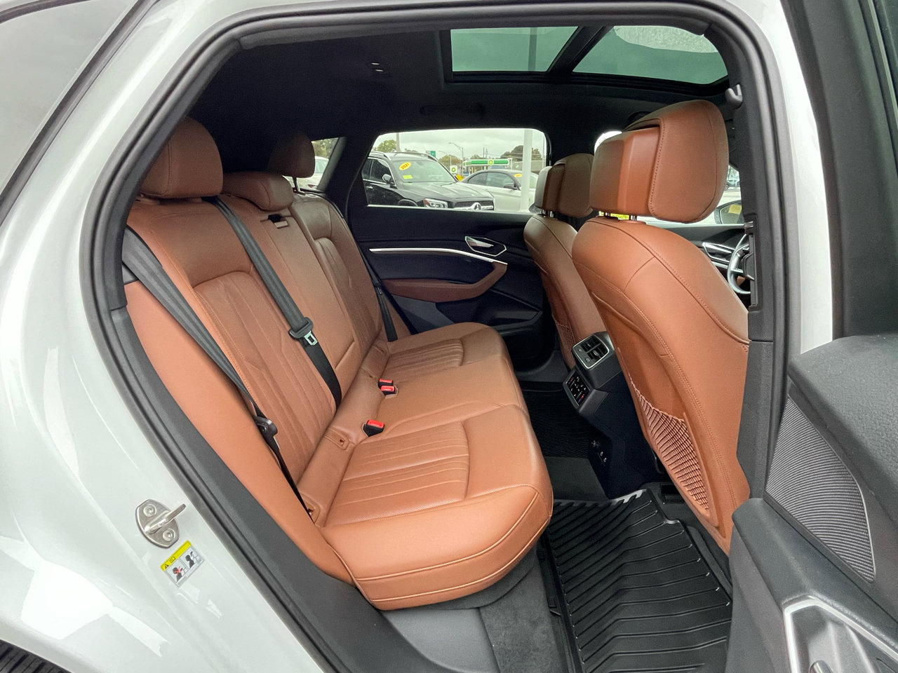 Used 2023 Audi e-tron Premium Plus w/ Premium Plus Package image 22