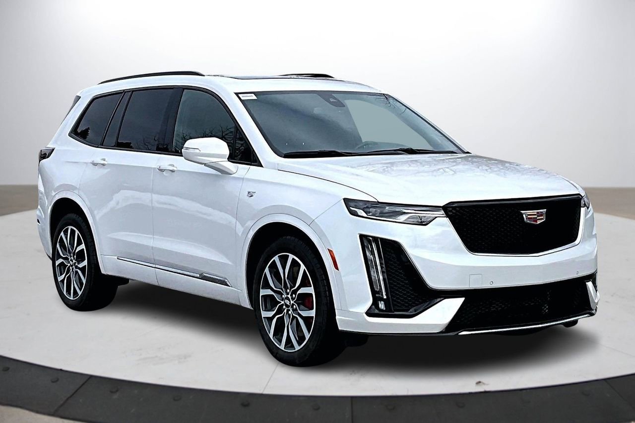 Used 2024 Cadillac XT6 Sport image 2