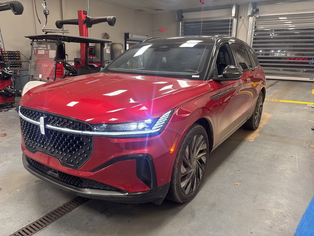 Used 2024 Lincoln Nautilus Reserve w/ Equipment Group 203A image 2