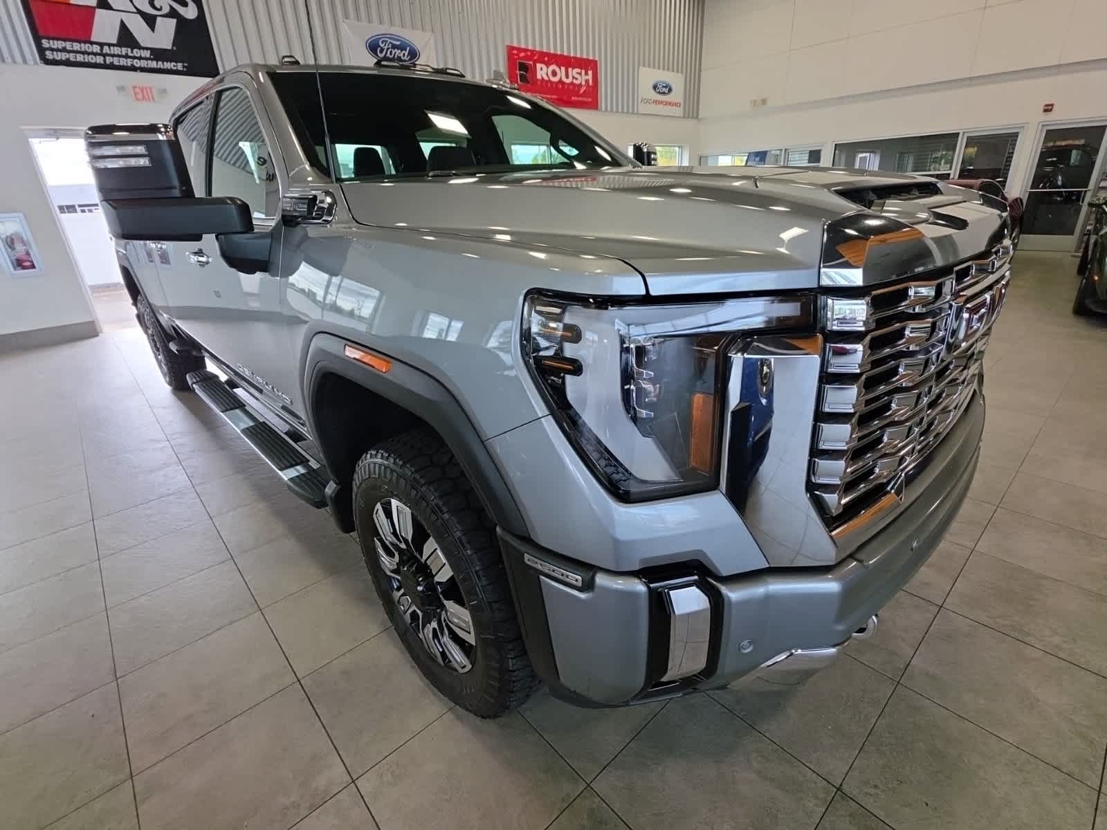 Used 2024 GMC Sierra 2500 Denali w/ Denali Reserve Package AWD/4WD image 4