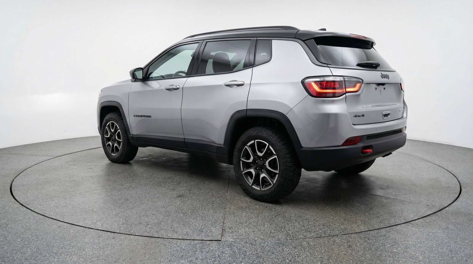 Used 2025 Jeep Compass Trailhawk image 6