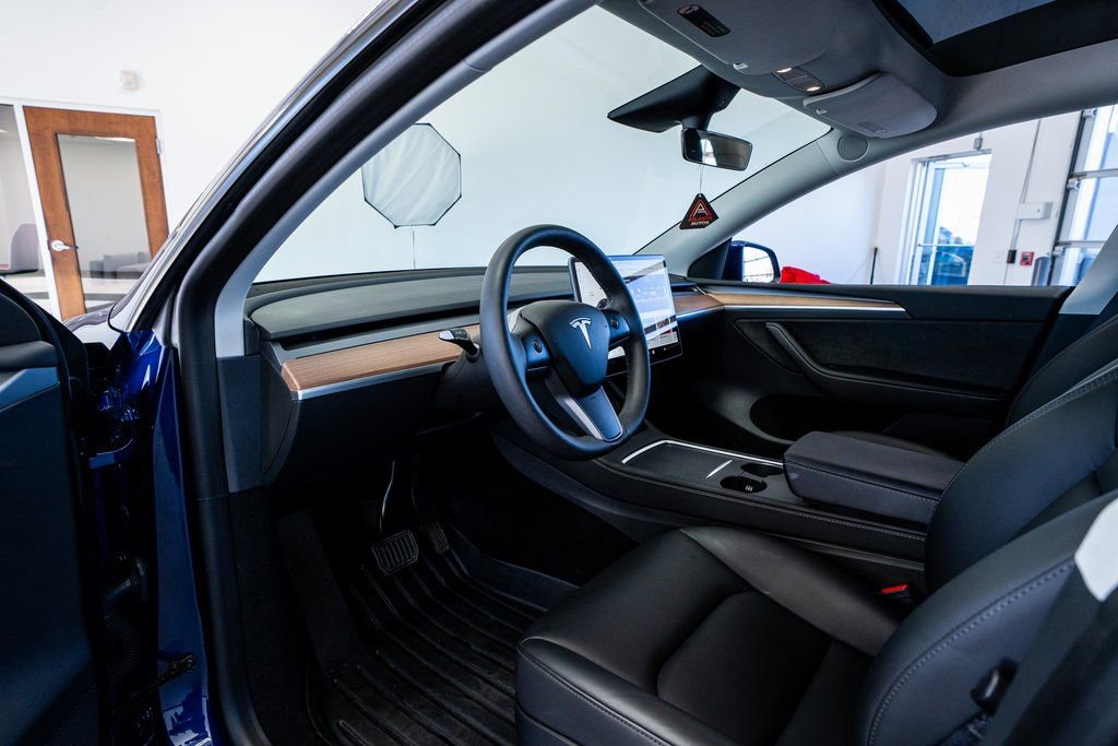 Used 2023 Tesla Model Y Long Range image 34