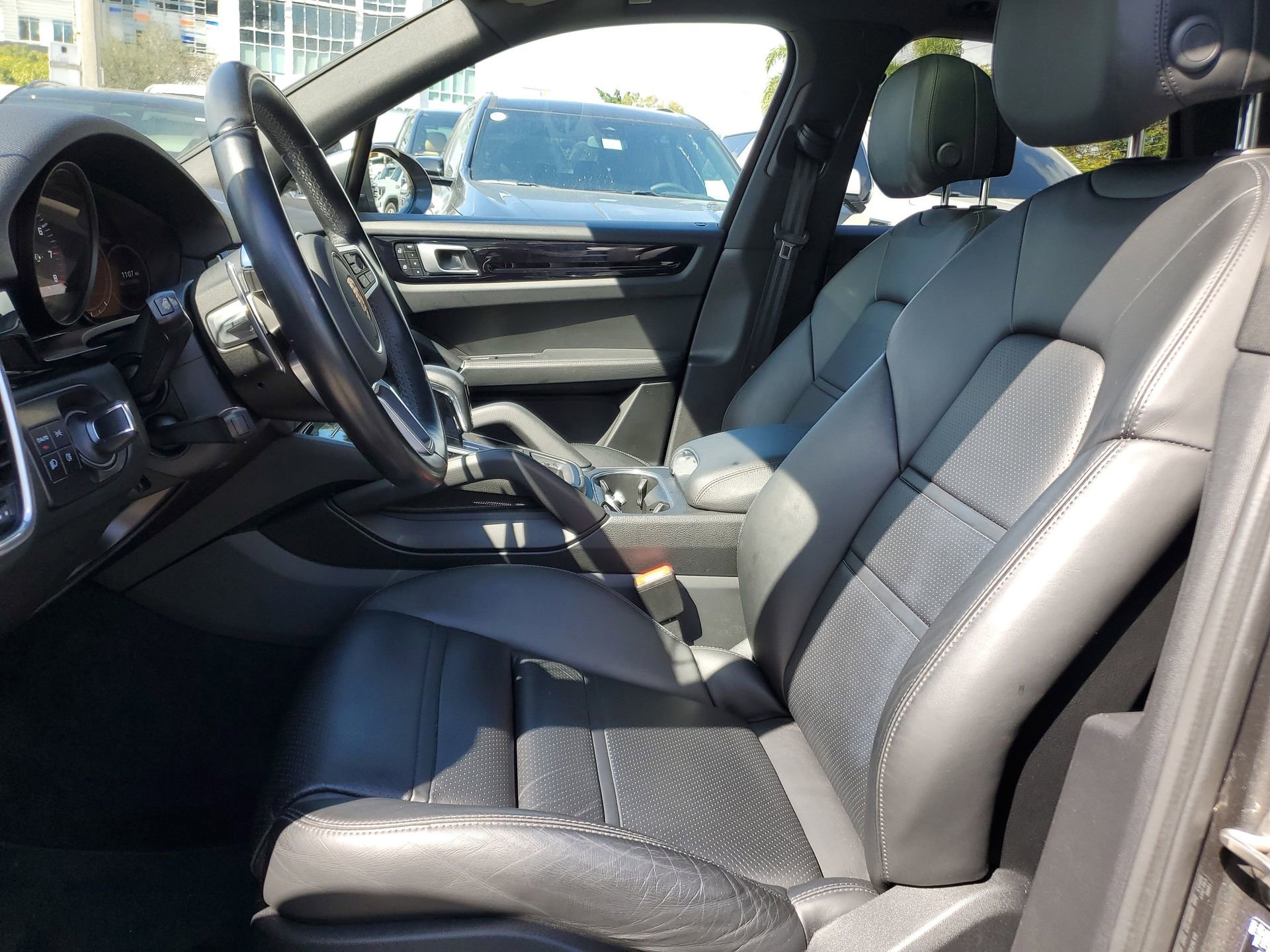 Used 2022 Porsche Cayenne image 21