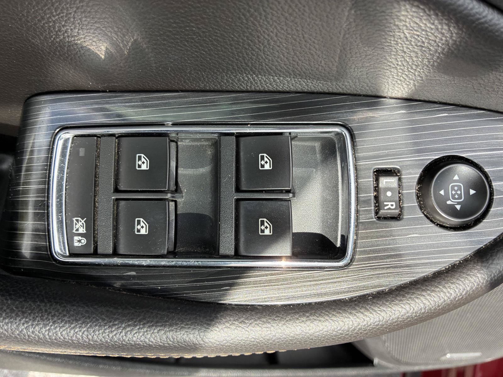 Used 2016 Chevrolet Impala LTZ w/ Enhanced Convenience Package FWD image 23
