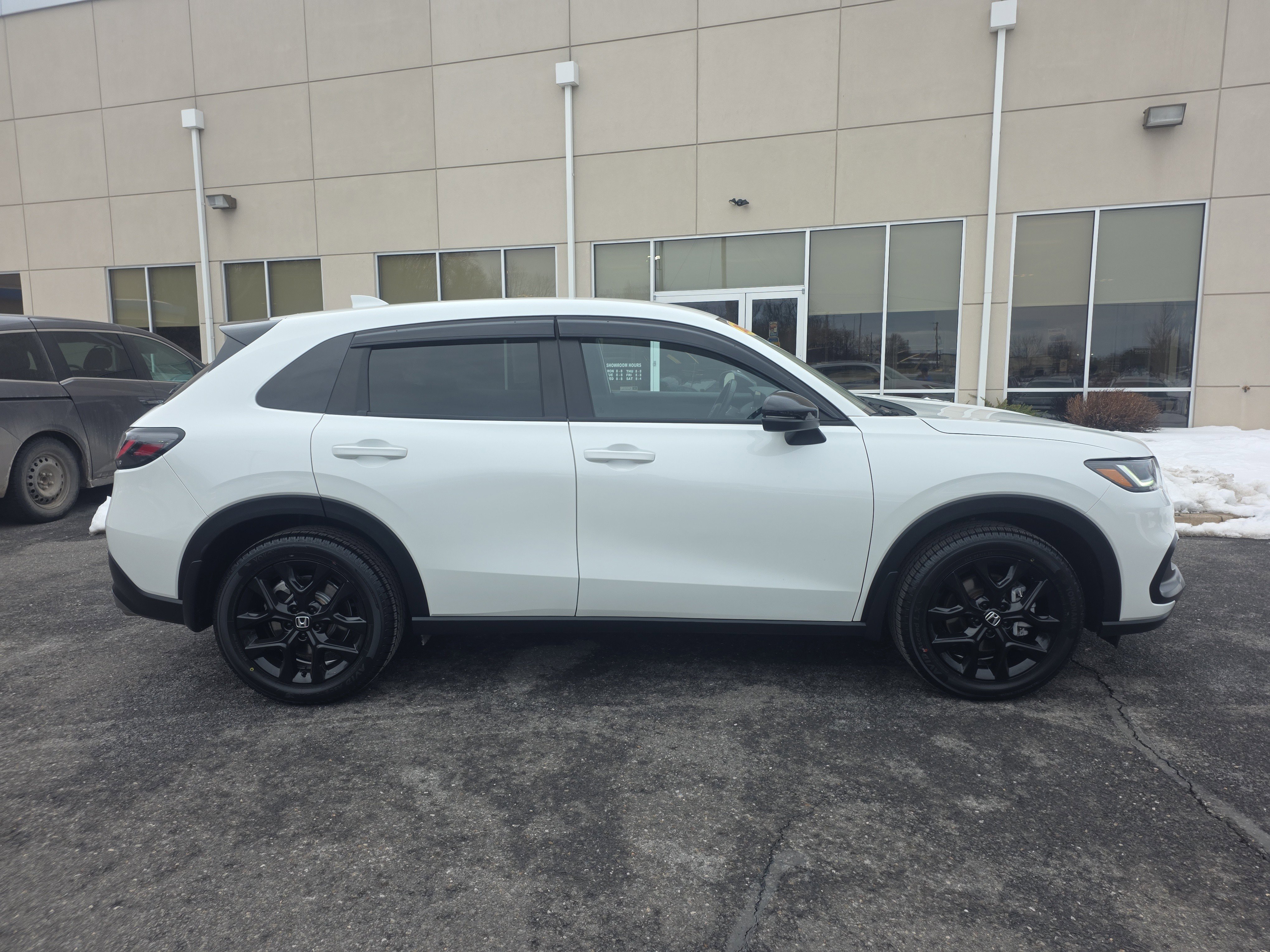 Used 2023 Honda HR-V Sport image 4