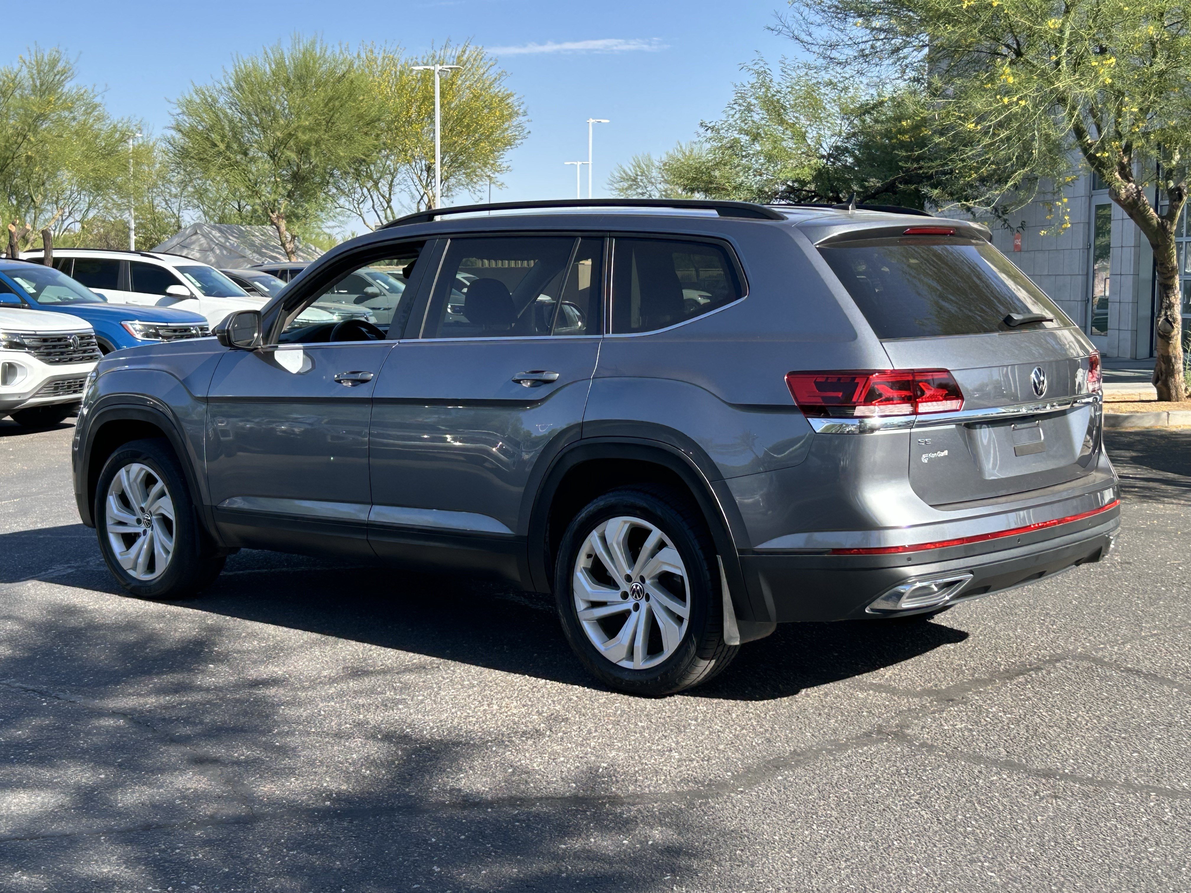 Used 2023 Volkswagen Atlas SE w/ Panoramic Sunroof Package AWD/4WD image 3