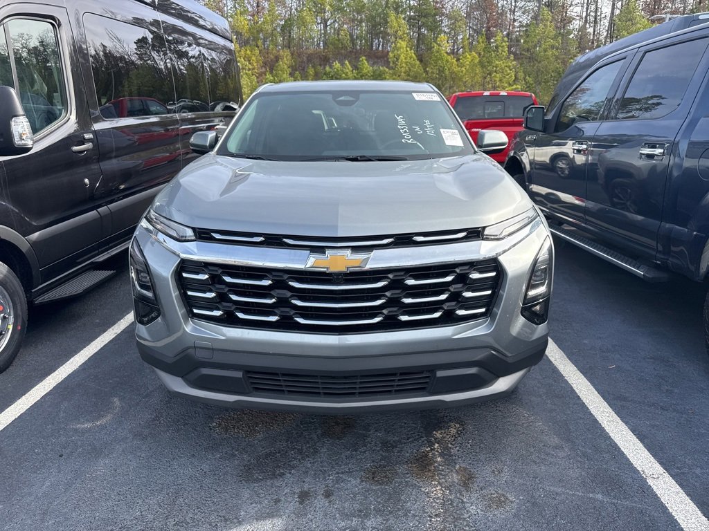 Used 2025 Chevrolet Equinox LT image 2