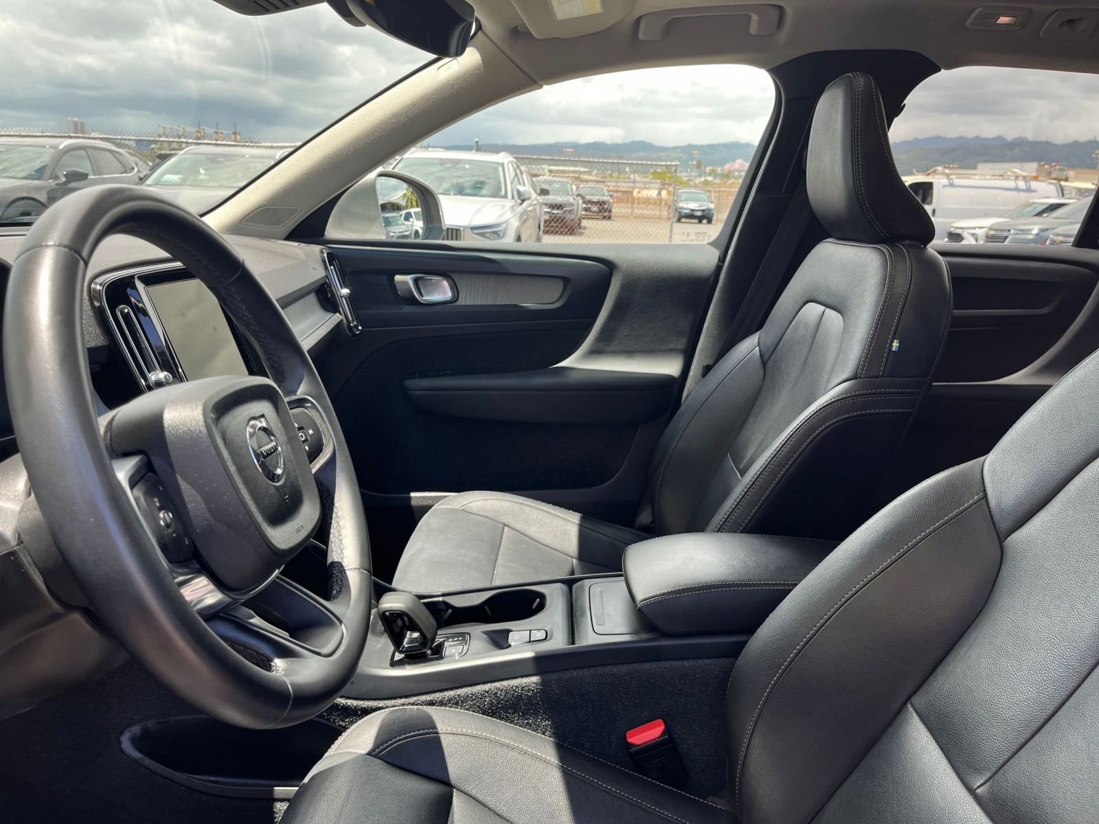 Used 2024 Volvo XC40 B5 Core AWD/4WD image 29