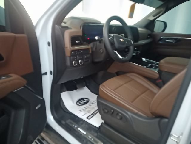 Used 2026 Chevrolet Tahoe High Country w/ LPO, Illumination Package AWD/4WD image 5