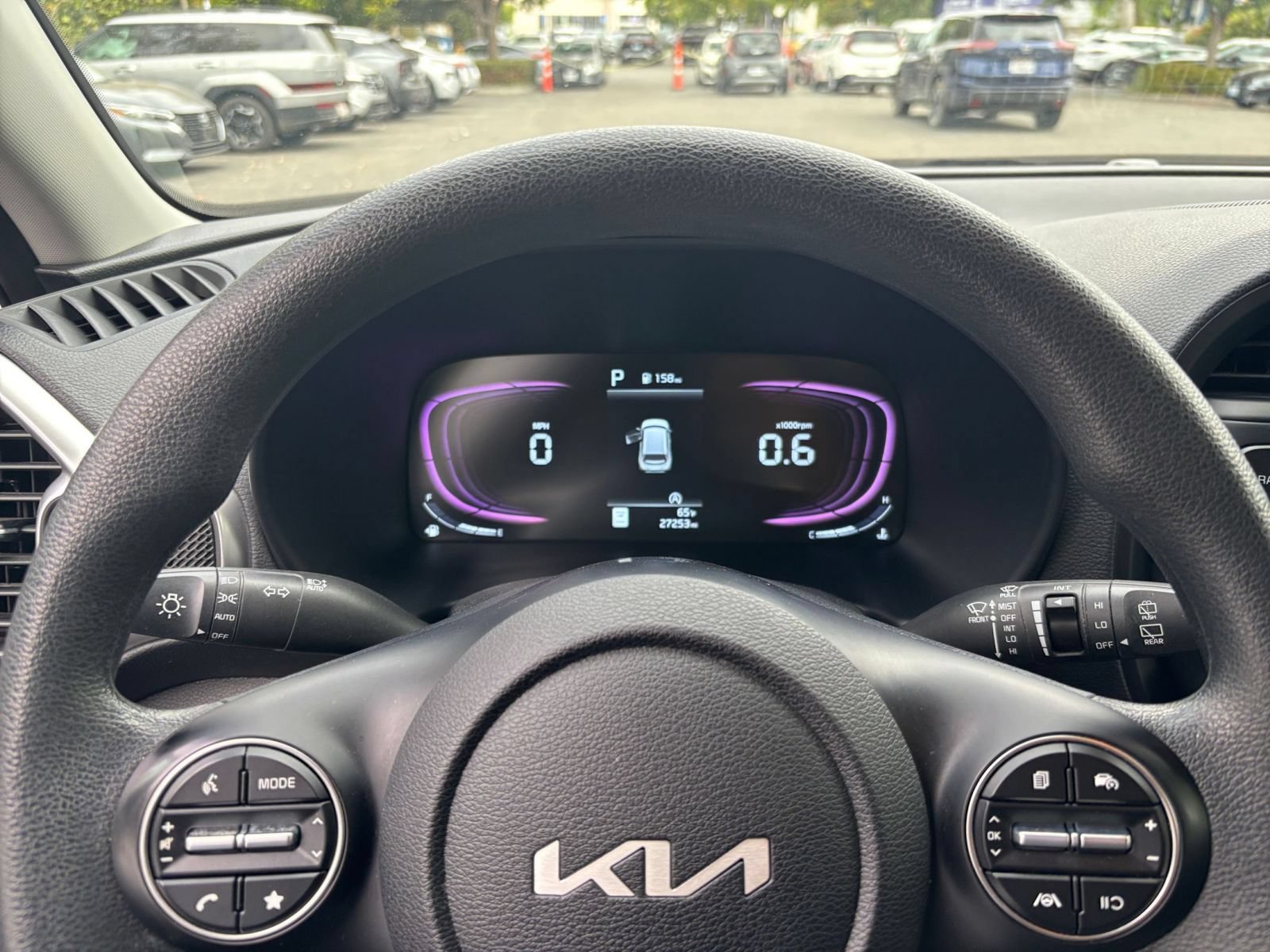 Used 2025 Kia Soul LX w/ LX Technology Package FWD image 21