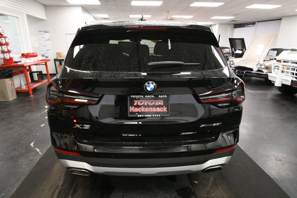 Used 2024 BMW X3 xDrive30i w/ Premium Package w/ZPA image 7