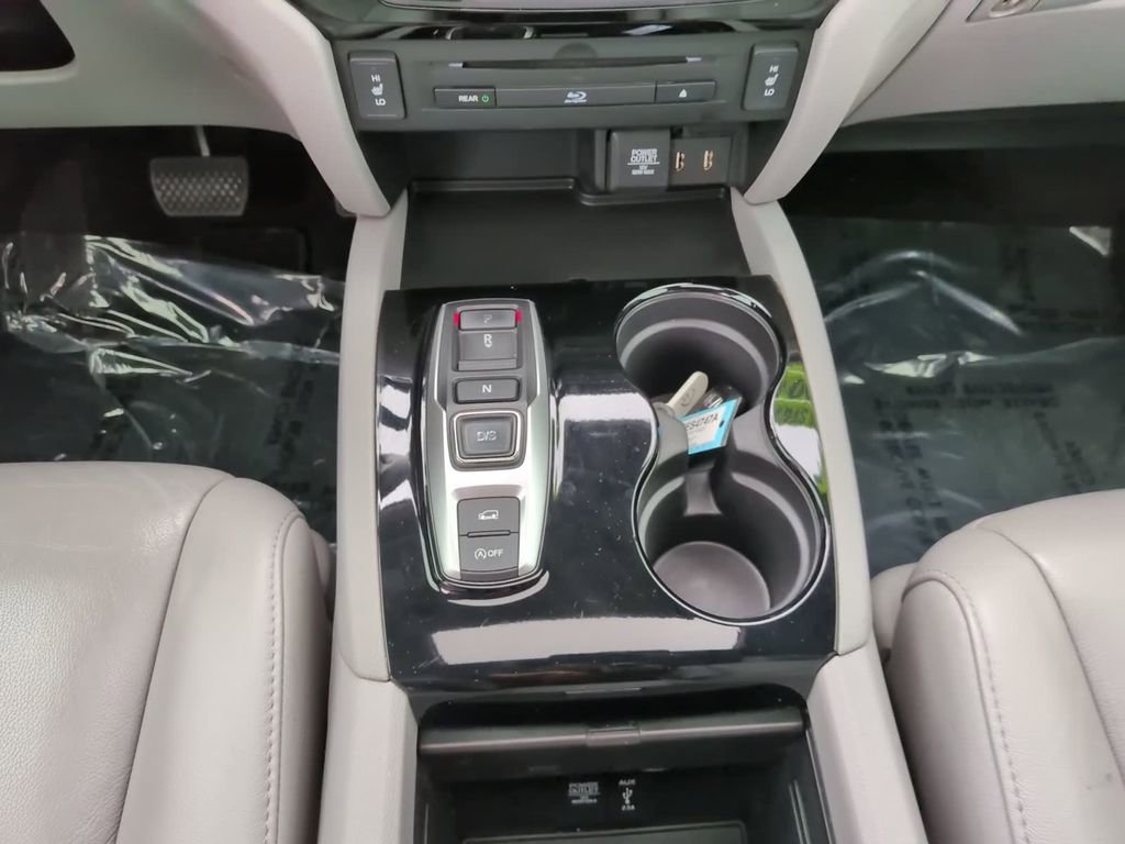 Used 2018 Honda Pilot Touring image 17