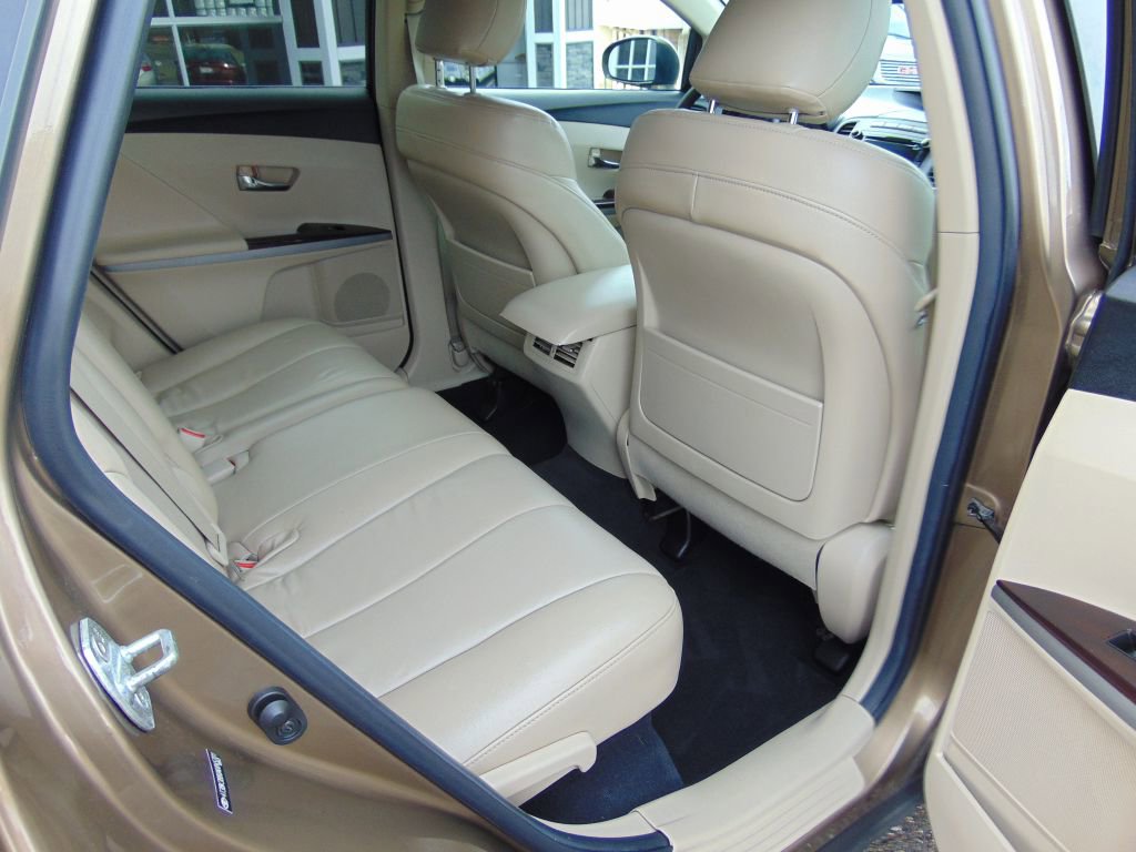 Used 2010 Toyota Venza XLE image 4