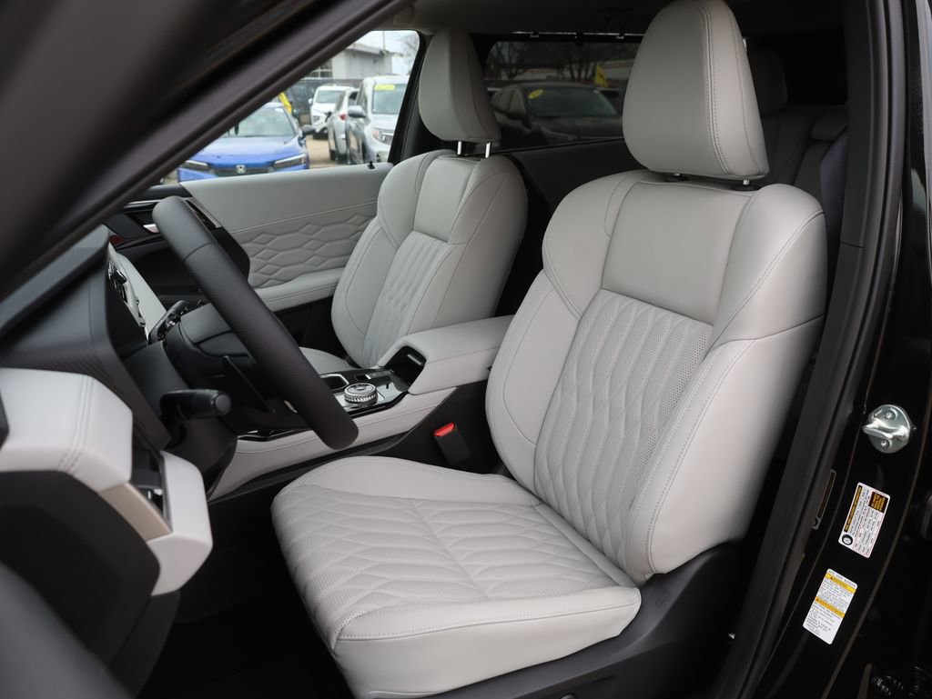 New 2025 Mitsubishi Outlander AWD image 37