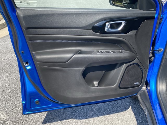 New 2025 Jeep Compass Latitude w/ Sun & Sound Group AWD/4WD image 20