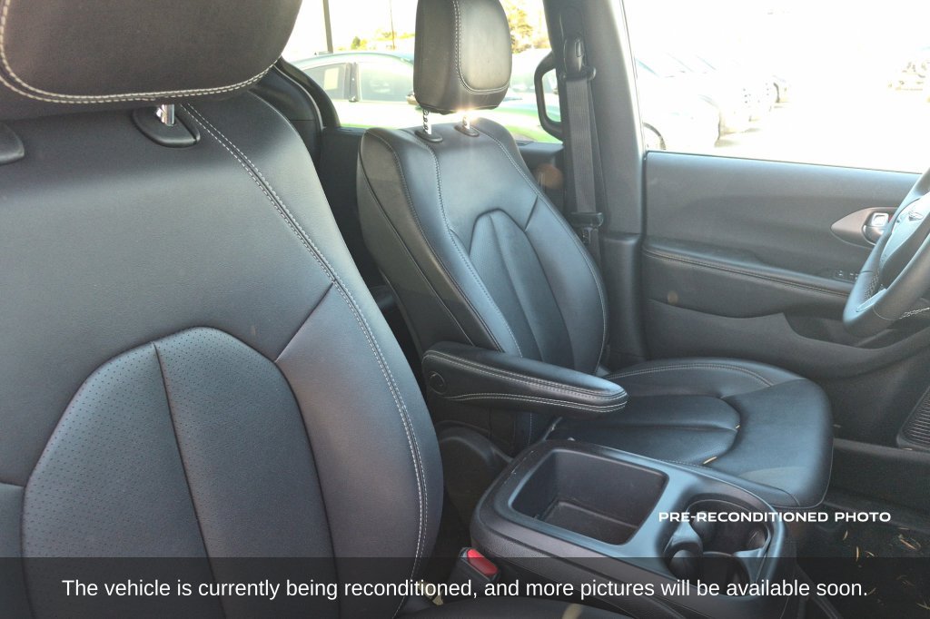 Used 2026 Chrysler Pacifica Select FWD image 15
