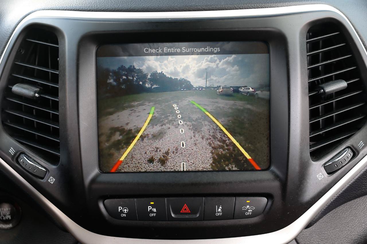 Used 2015 Jeep Cherokee Limited w/ Luxury Group FWD image 33