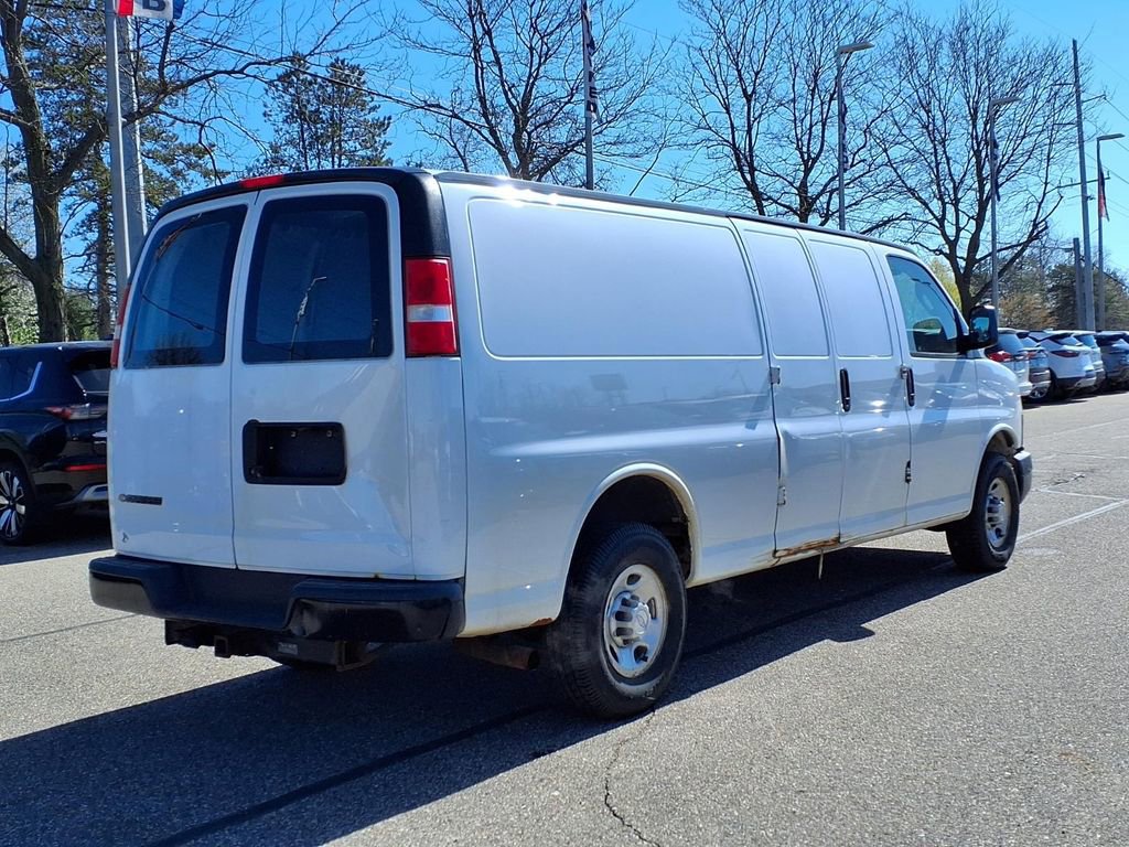 Used 2018 Chevrolet Express 3500 Extended w/ Driver Convenience Package RWD image 4
