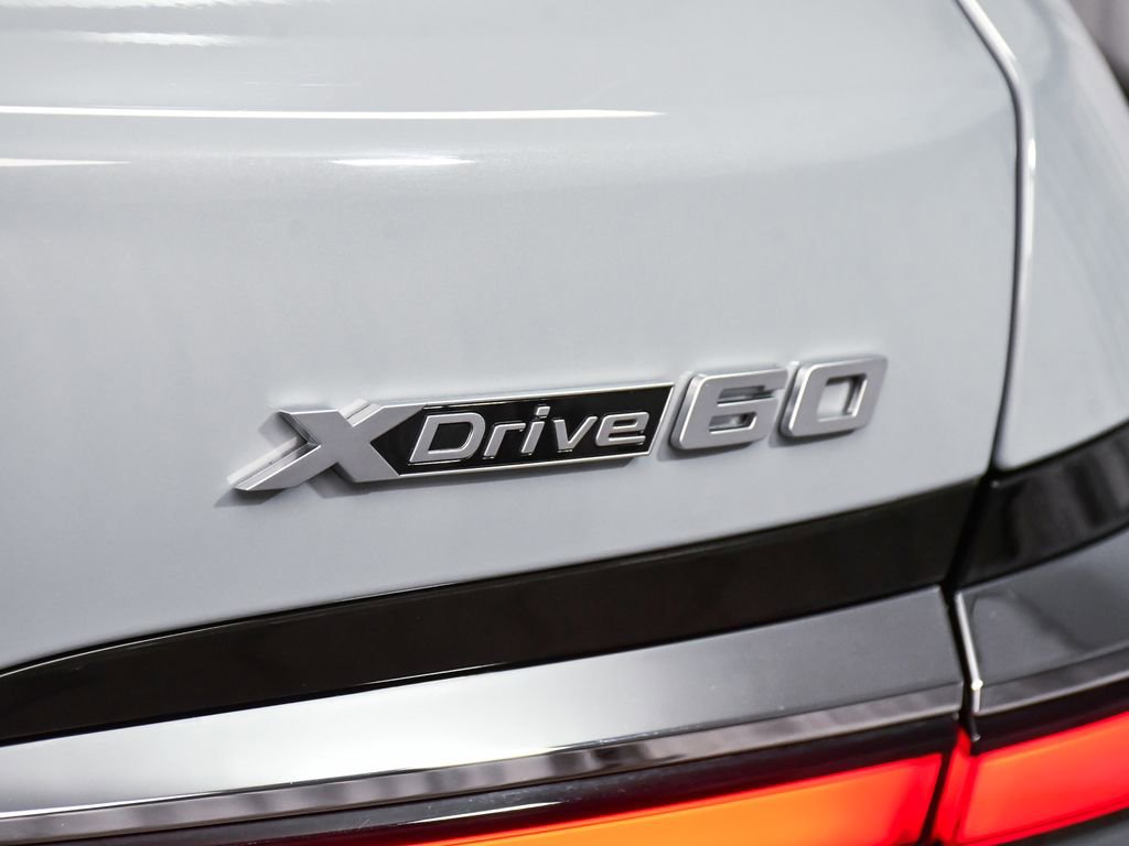 Used 2024 BMW i7 xDrive60 image 97