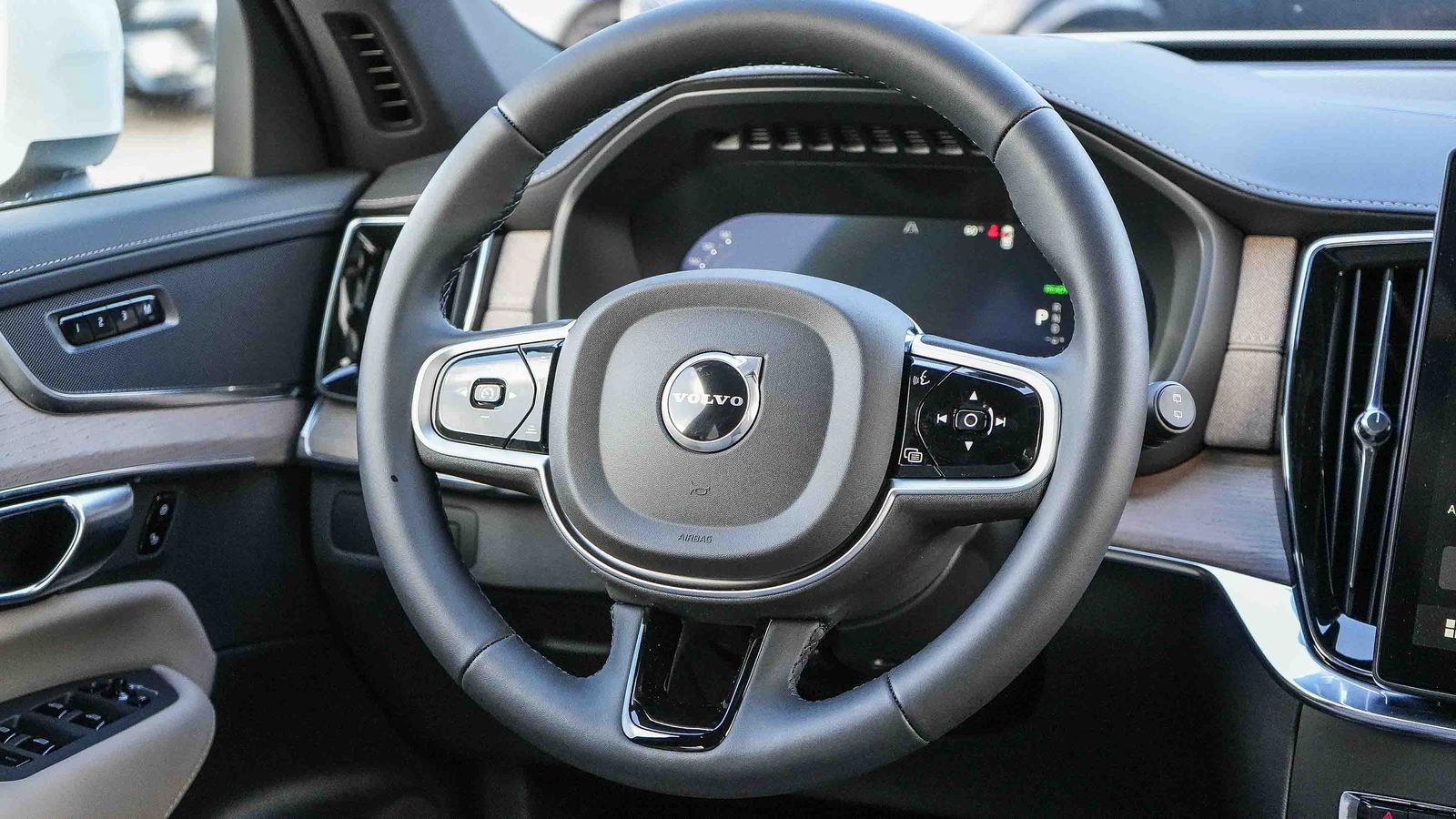 New 2026 Volvo XC90 T8 Plus w/ Protection Package AWD/4WD image 18
