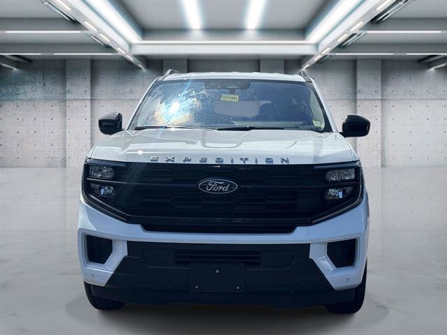 Used 2025 Ford Expedition Max Active AWD/4WD image 2