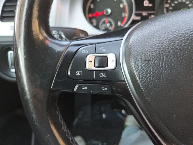 Used 2016 Volkswagen Golf S FWD image 29