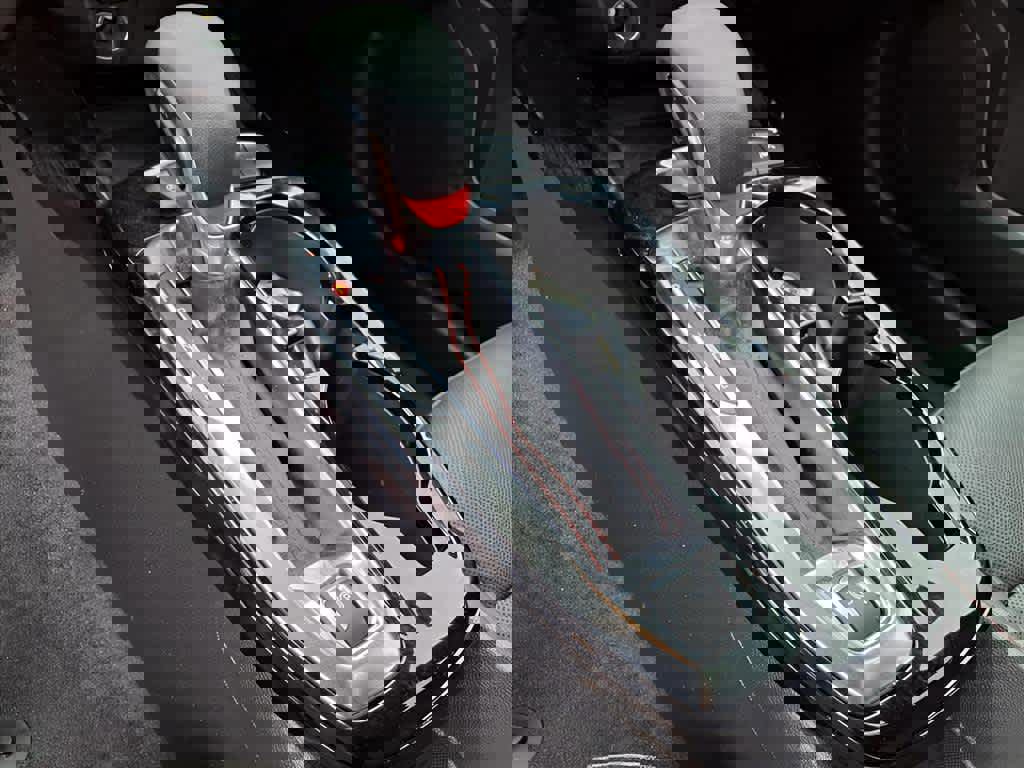 Used 2025 Chevrolet Trax RS w/ Sunroof Package image 19