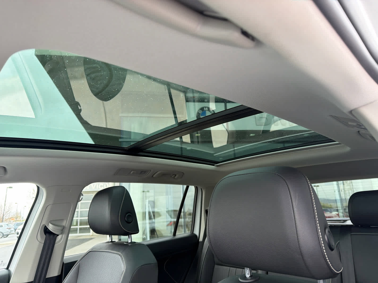 Used 2023 Volkswagen Tiguan SE w/ Panoramic Sunroof Package AWD/4WD image 24