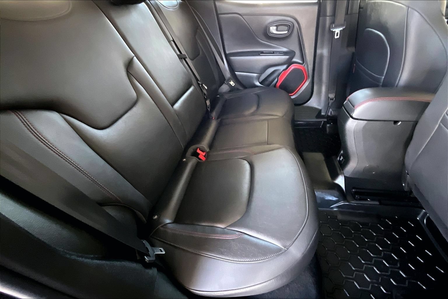 Used 2016 Jeep Renegade Trailhawk w/ Premium Trailhawk Package AWD/4WD image 21