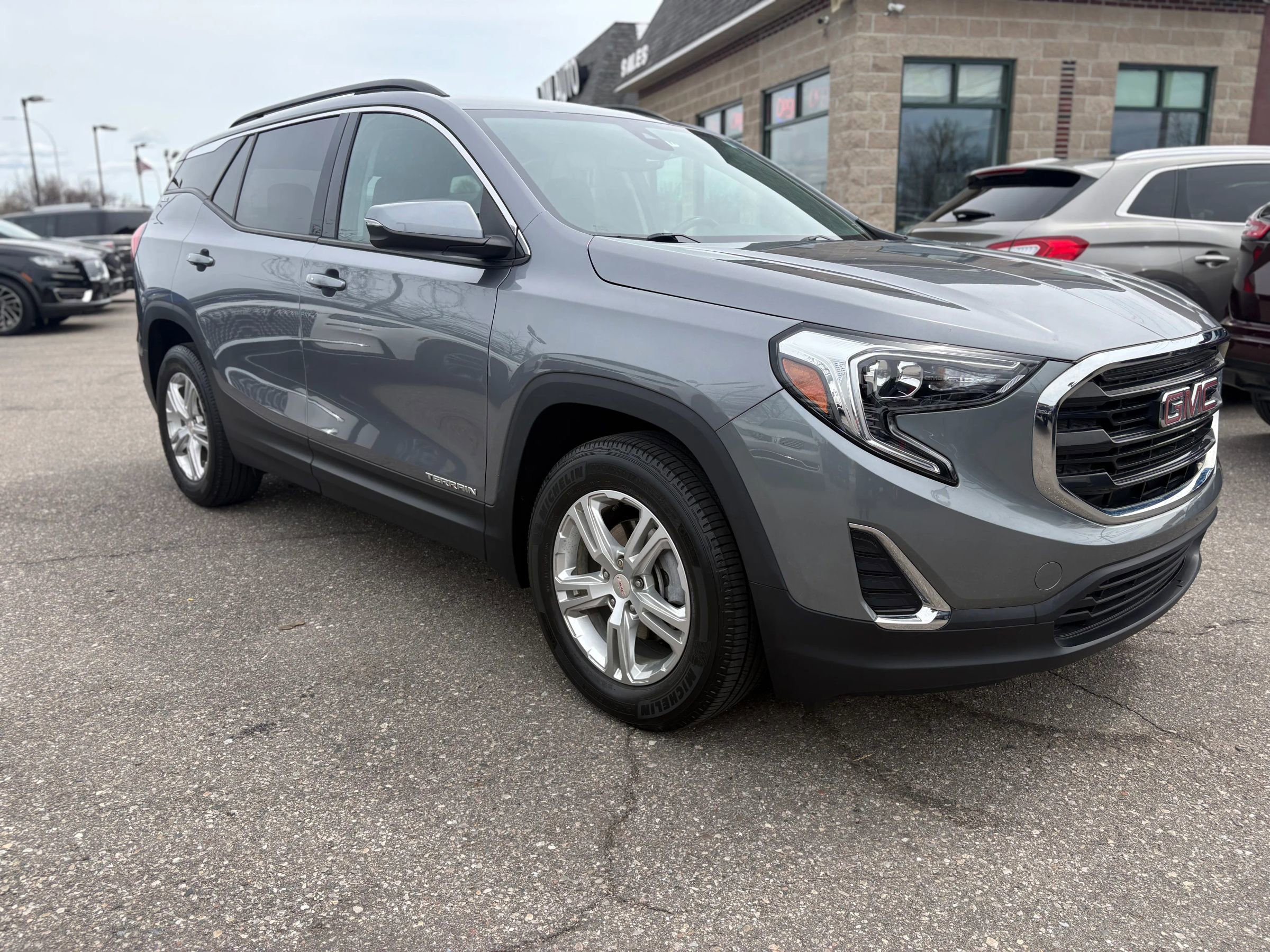 Used 2020 GMC Terrain SLE w/ Driver Convenience Package image 3