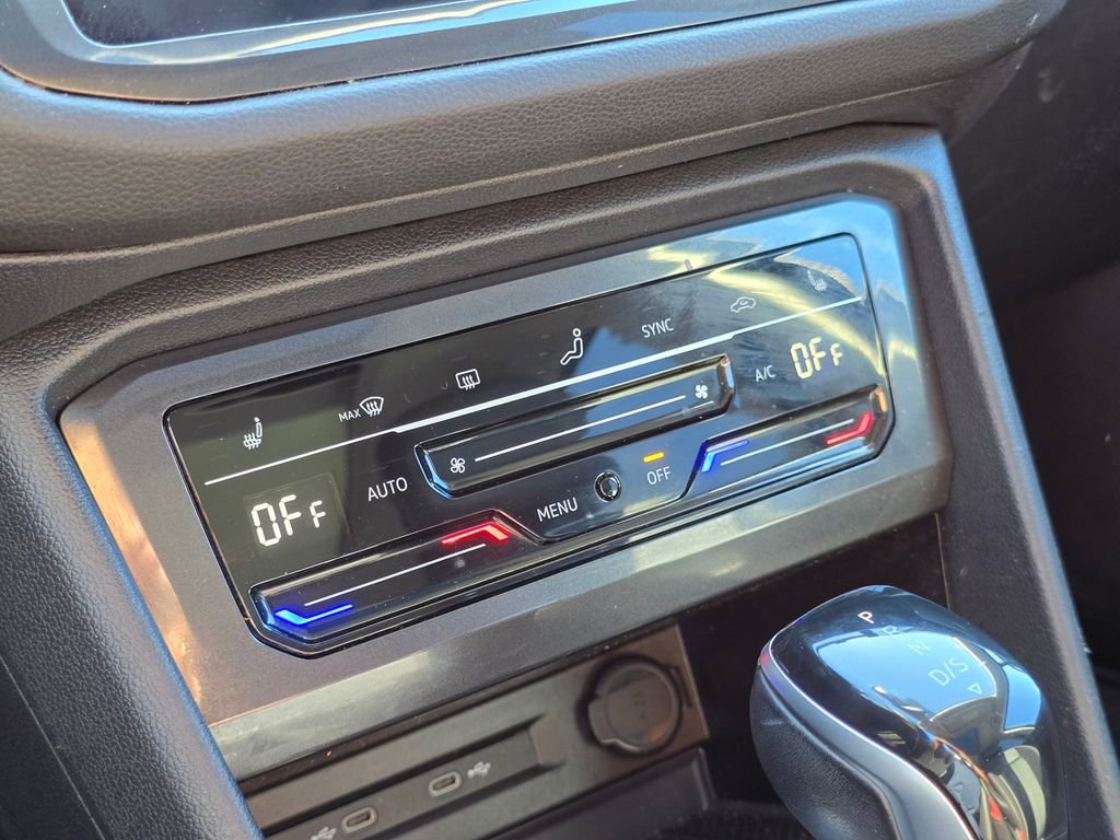 Used 2022 Volkswagen Tiguan SE image 32