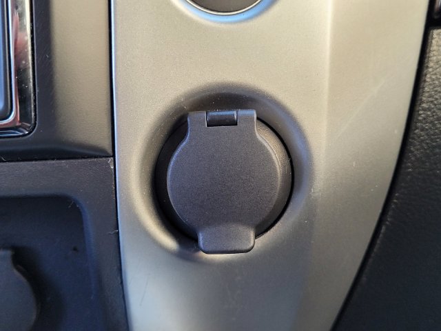 Used 2018 Nissan Titan SV w/ SV Convenience Package AWD/4WD image 16