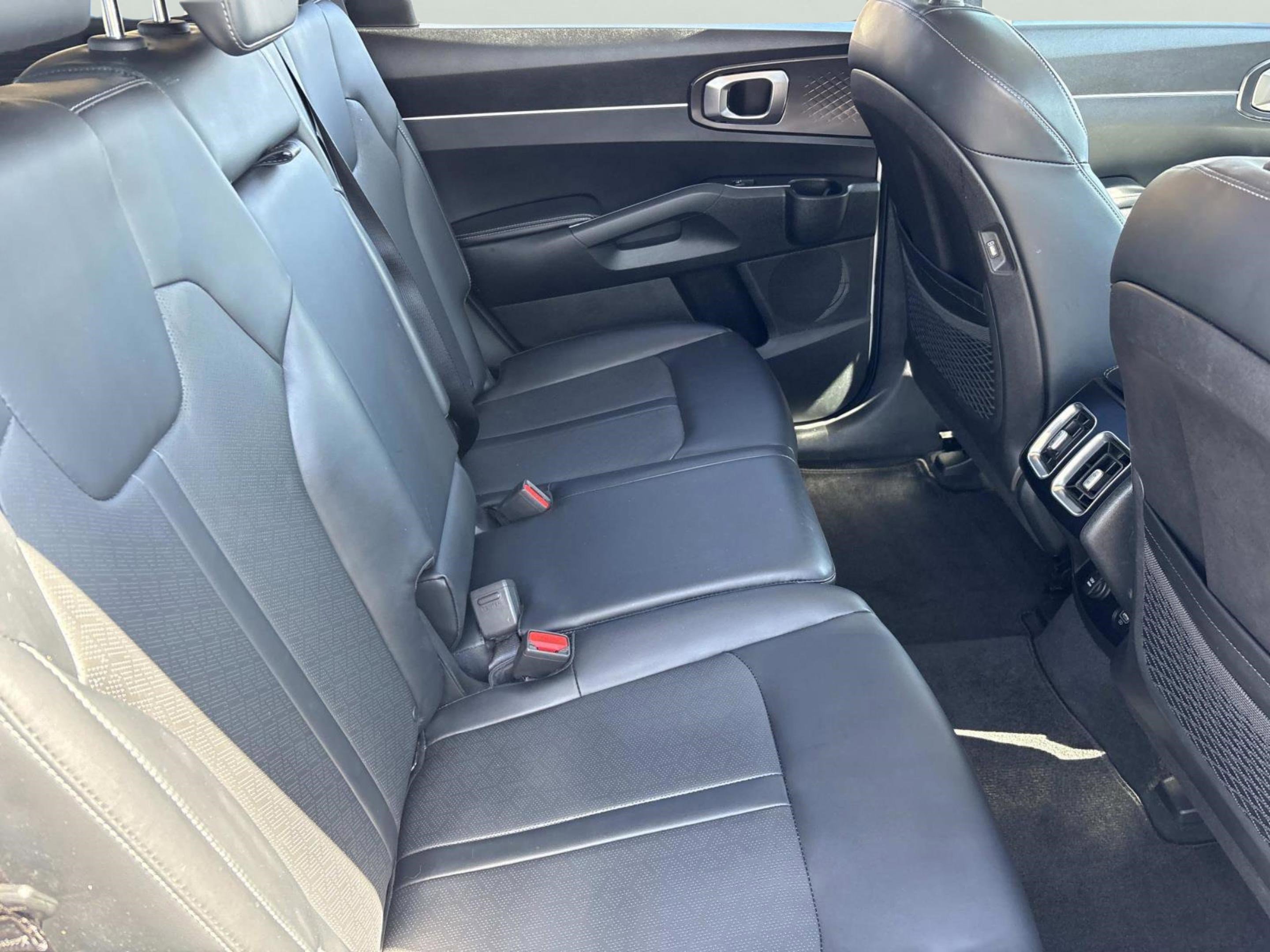 Used 2021 Kia Sorento S image 20