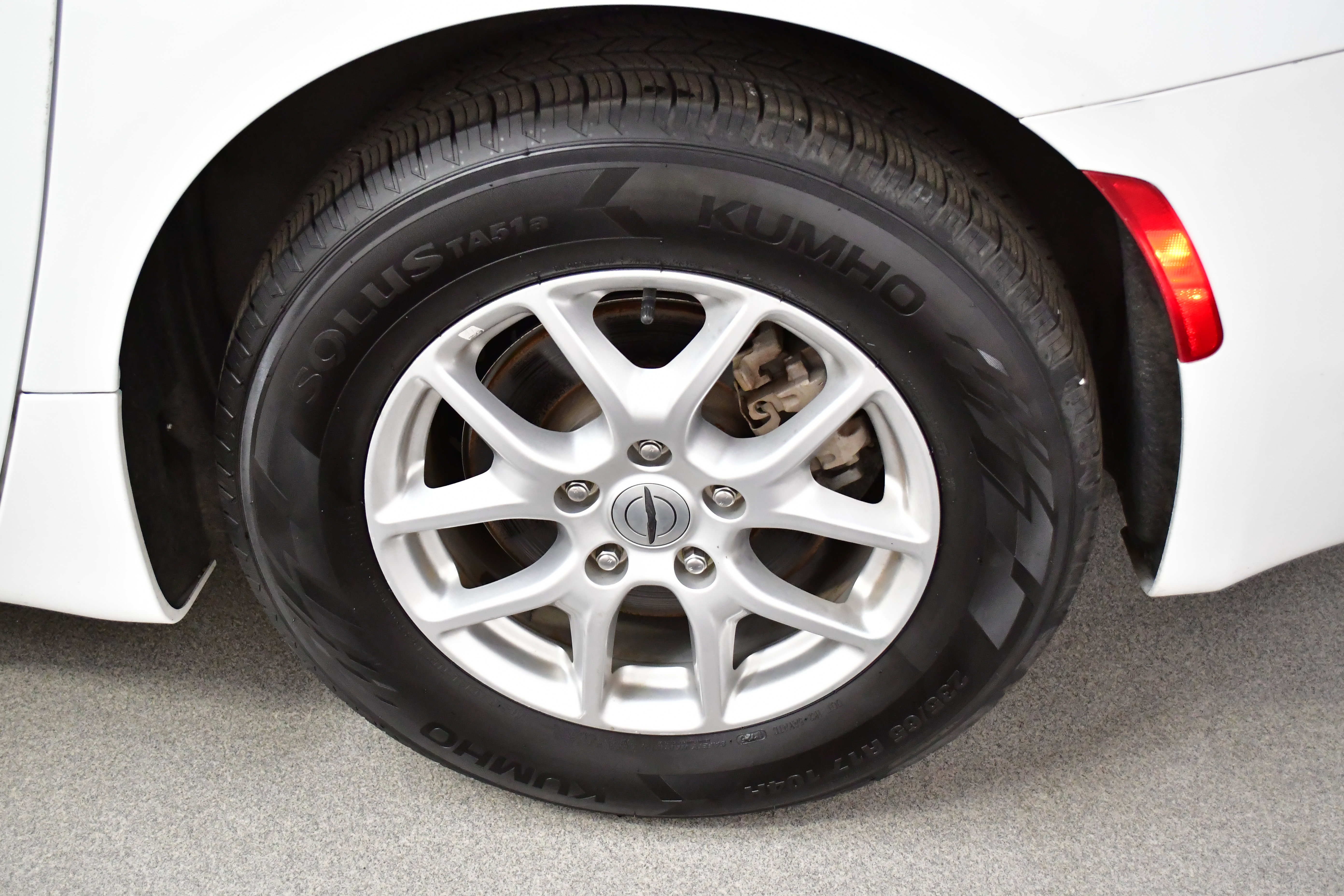 Used 2023 Chrysler Voyager LX FWD image 36