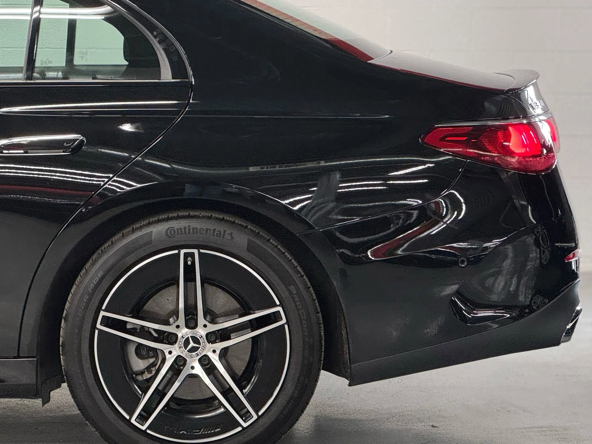 Used 2024 Mercedes-Benz E 350 4MATIC Sedan image 4