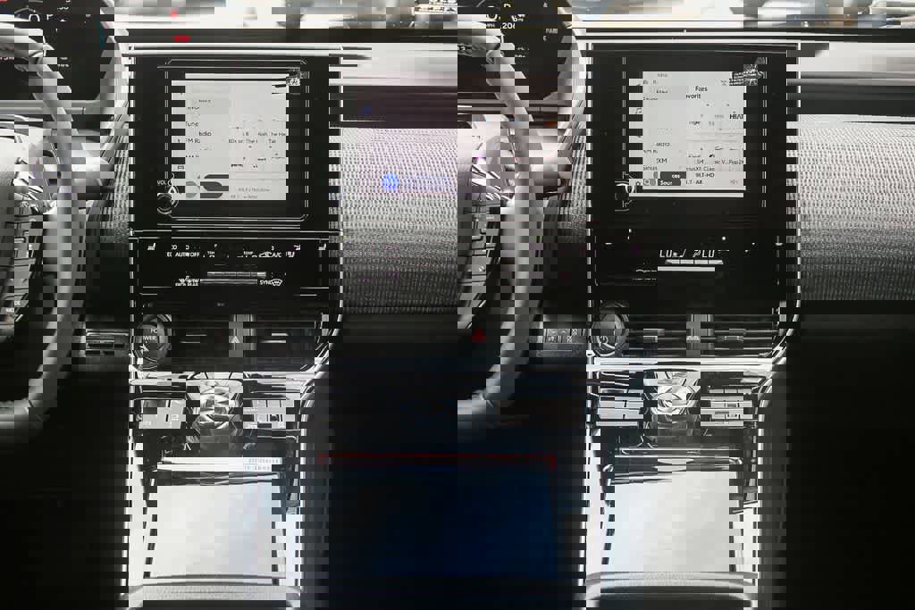 Used 2025 Subaru Solterra Premium image 13