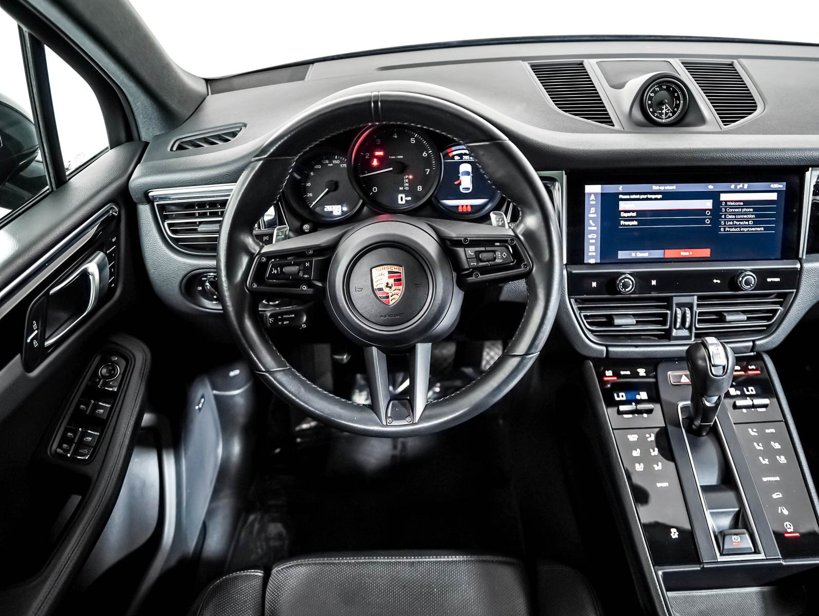 Certified 2022 Porsche Macan AWD/4WD image 16