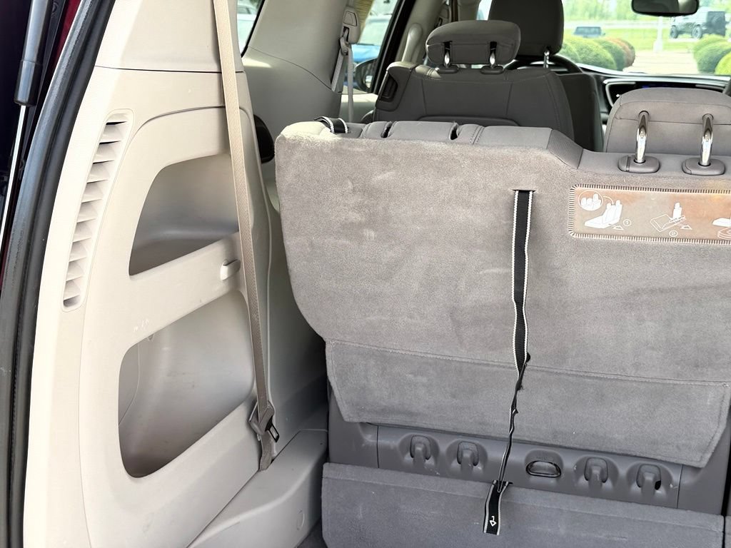 Used 2017 Chrysler Pacifica Touring FWD image 32