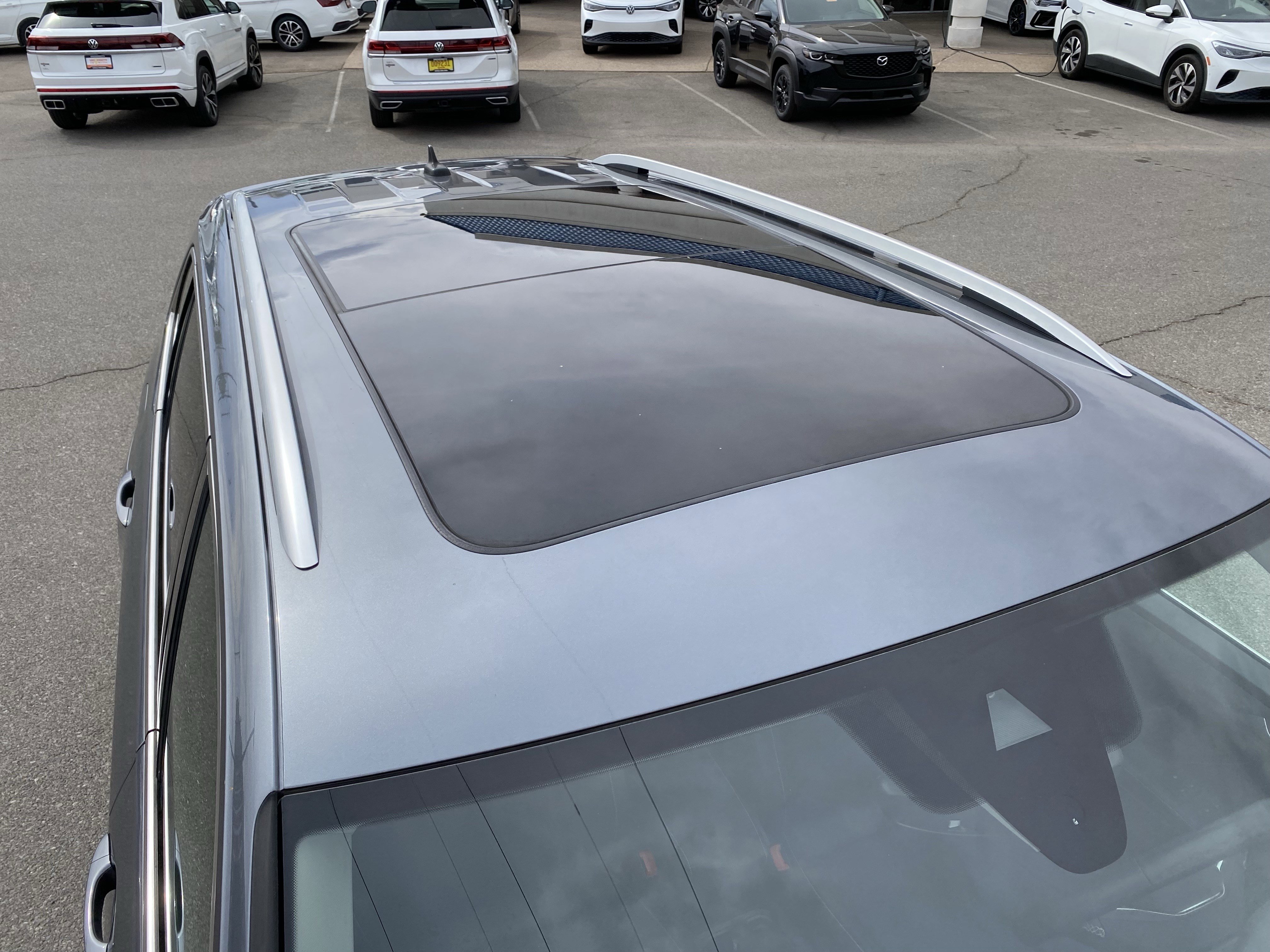 Used 2022 Volkswagen Tiguan SE w/ Panoramic Sunroof Package image 10