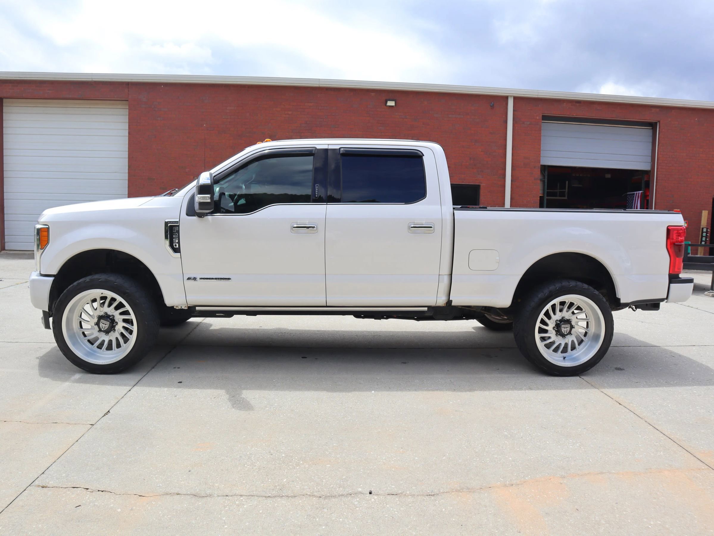 Used 2018 Ford F250 Platinum w/ Platinum Ultimate Package image 2