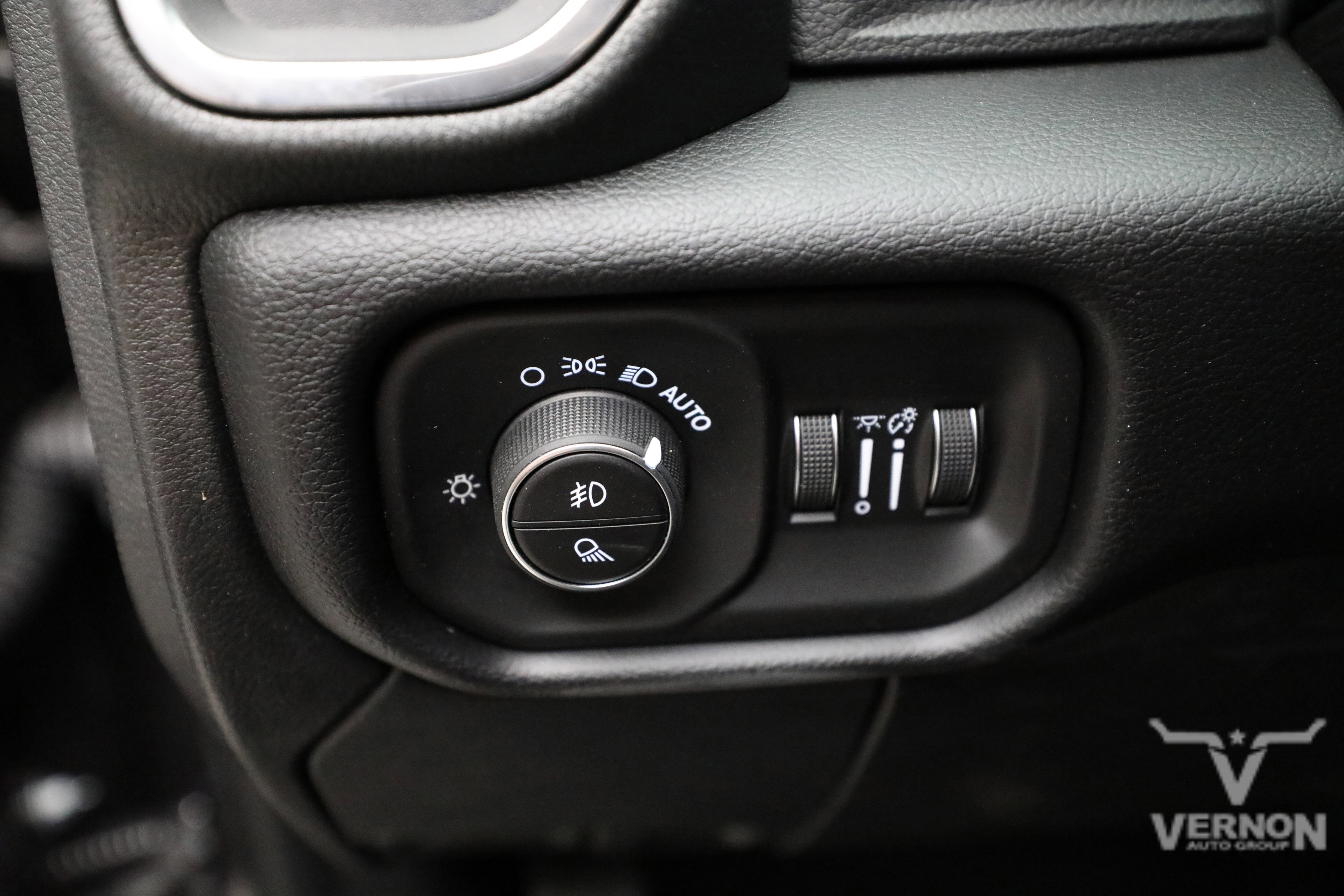 New 2026 RAM 3500 Laramie AWD/4WD image 16