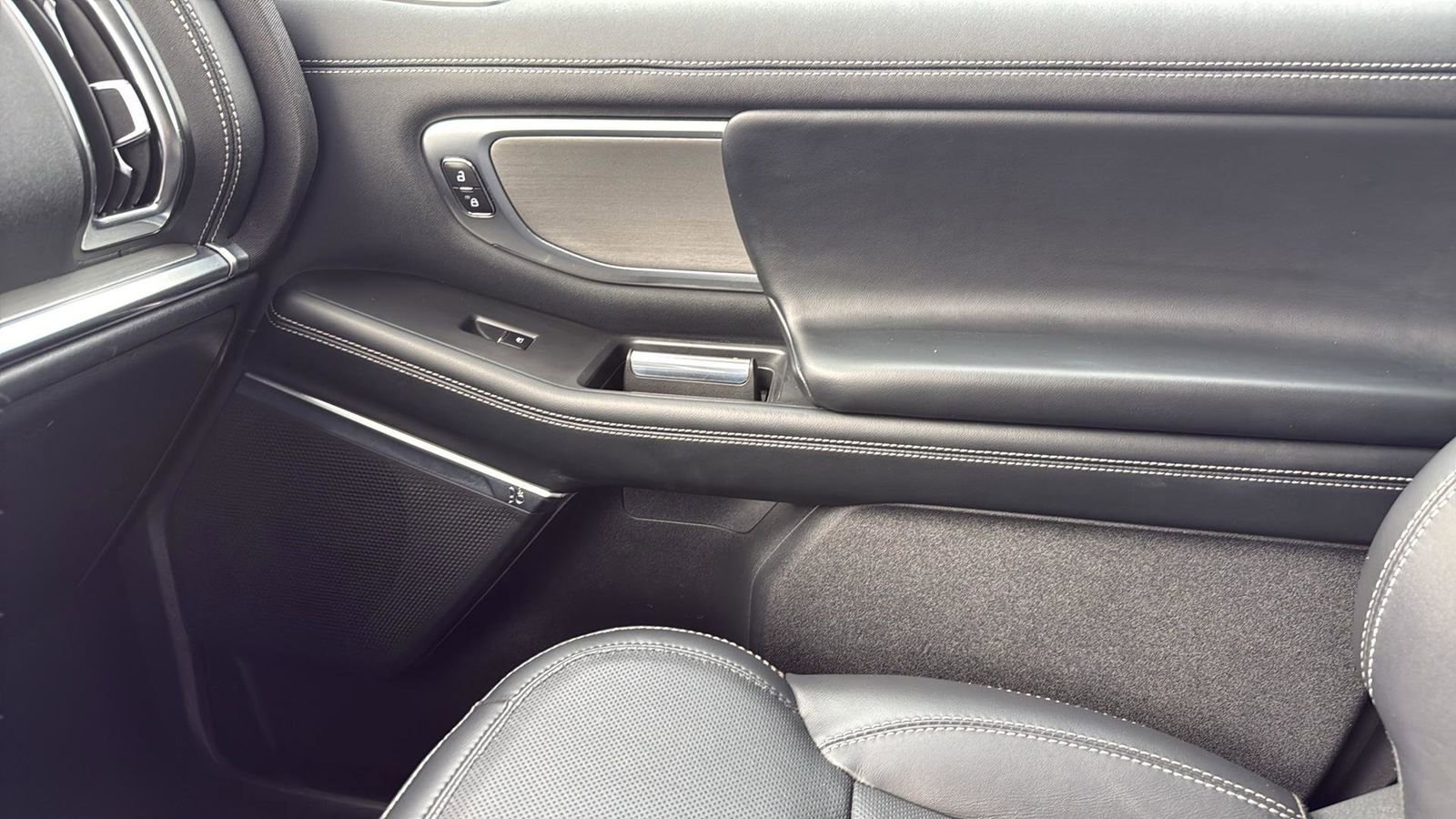 Certified 2025 Ford Expedition Platinum AWD/4WD image 24