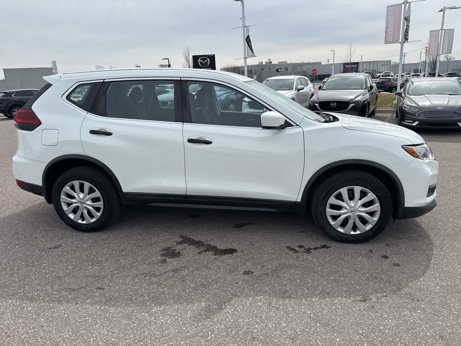 Used 2018 Nissan Rogue S image 4