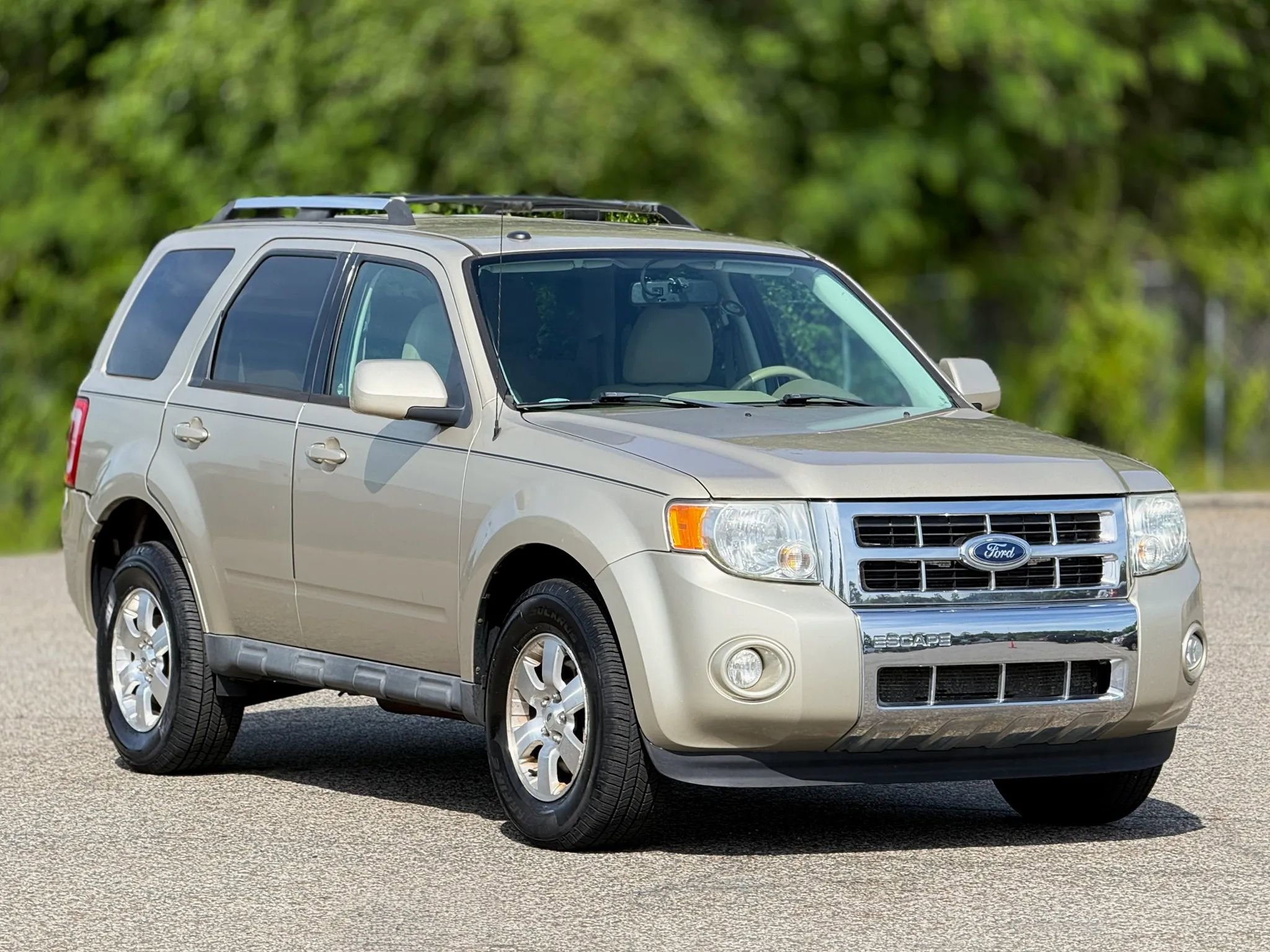 Used 2010 Ford Escape Limited AWD/4WD image 1