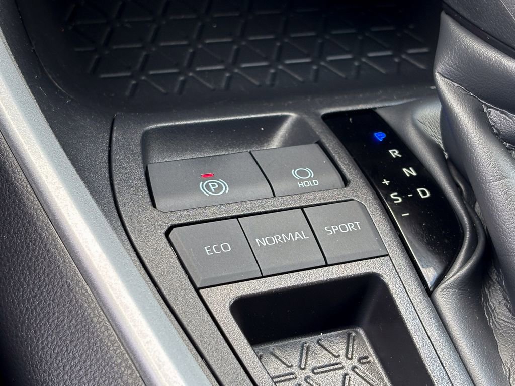 Certified 2025 Toyota RAV4 LE FWD image 30